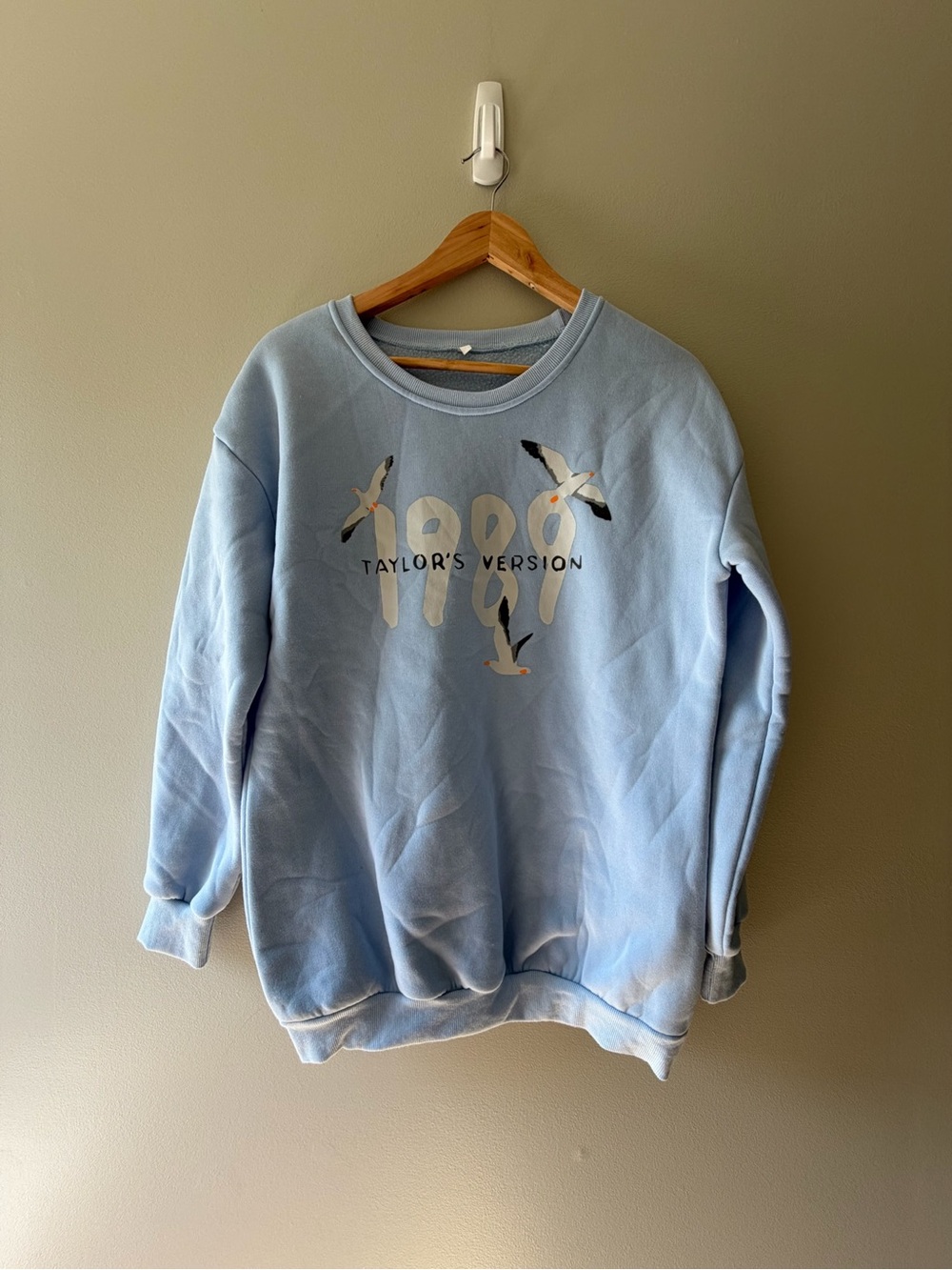 Taylor Swift Cozy Light Blue '1989' Graphic Crewneck Sweatshirt